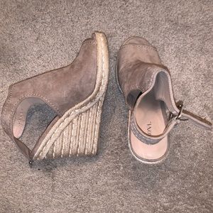 Tan/Gray Seude Wedge Heels